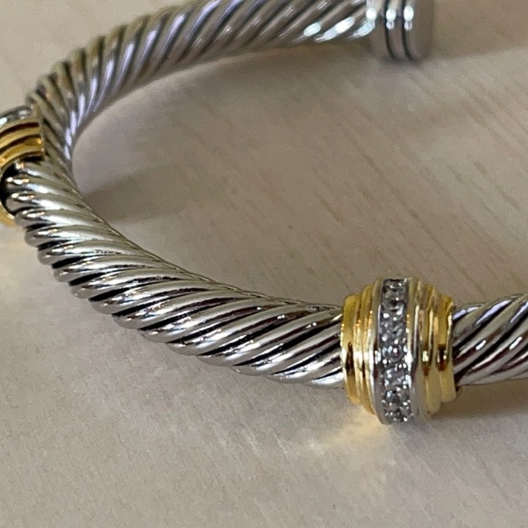 Pair Of Two-Toned Cable Style Bangles - Picture 4 of 9